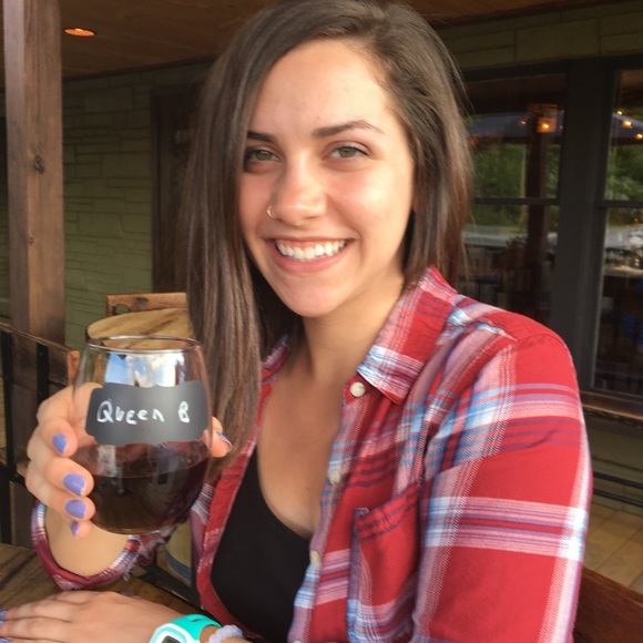 Meet your Posher, Brooke - Picture 2 of 6